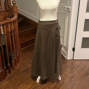 Herringbone knit buttoned skirt